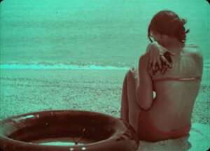 Та що входить у море